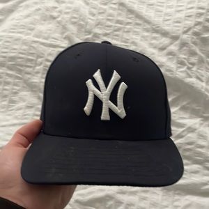 NEW navy blue yankees fitted